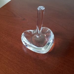 Crystal ring holder